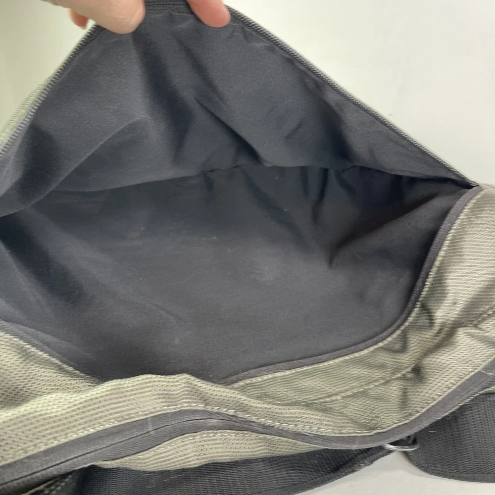 Tumi T3 Messenger Bag Ballistic Nylon Green Expandable 500G